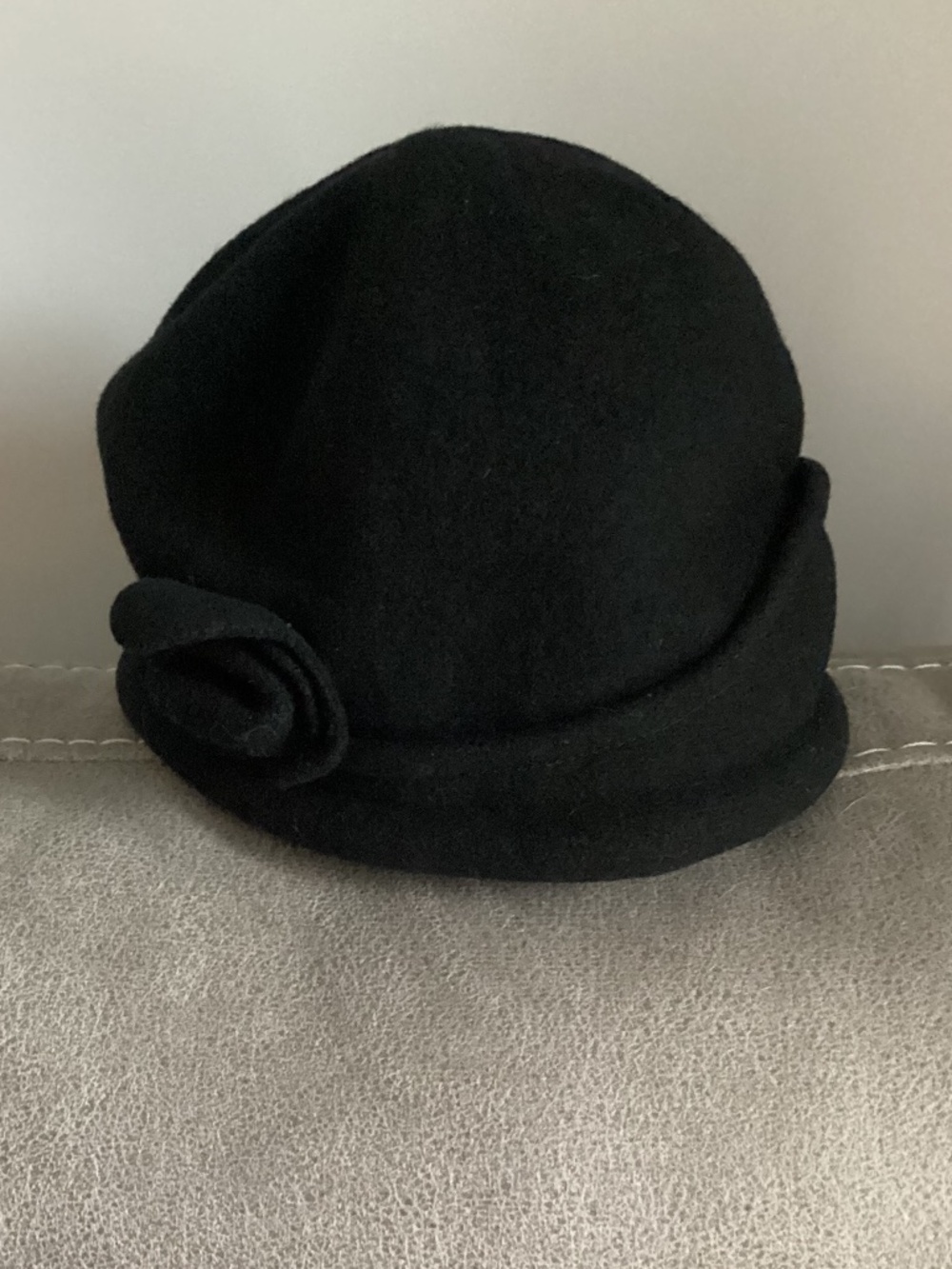 Women’s wool black hat made in Canada